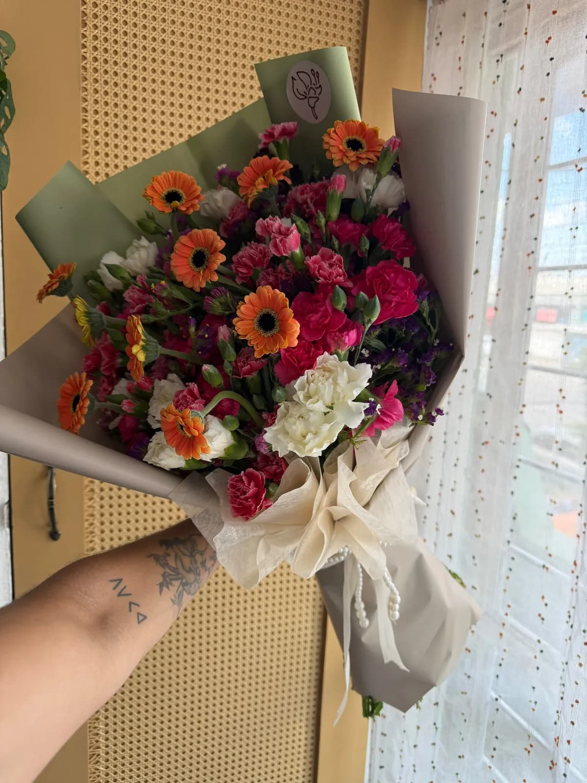 Gerberas de colores, diseño de Isay Fernández