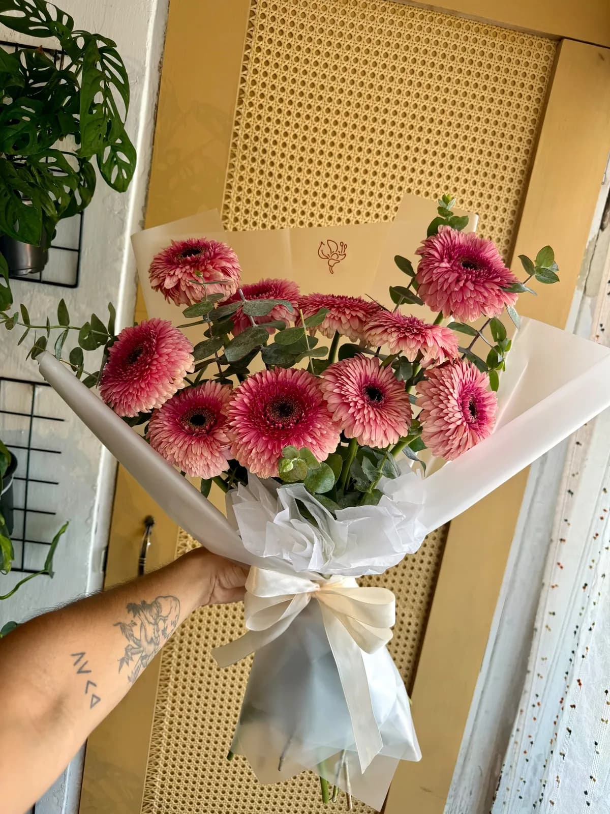 Gerberas rosa pastel, diseño de Isay Fernández
