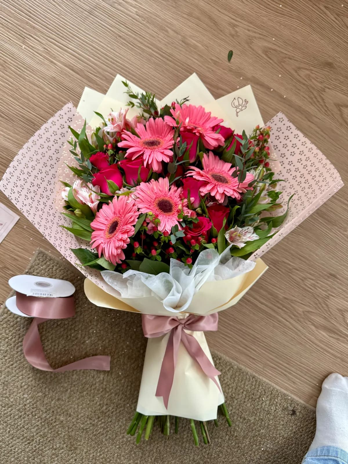 Gerberas rosas, diseño de Isay Fernández (foto 2)