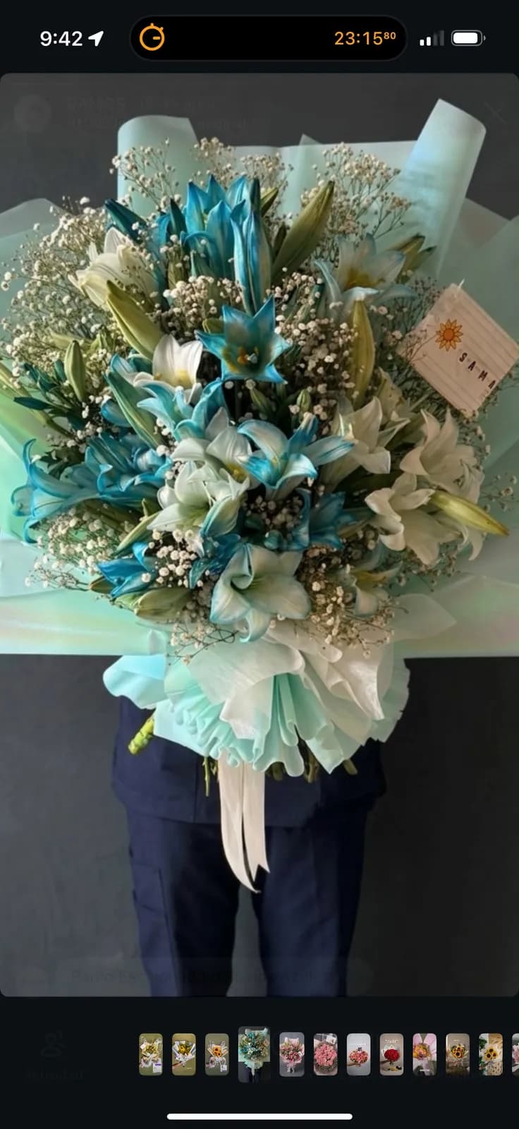 Lilis en tono azul, diseño de Isay Fernández