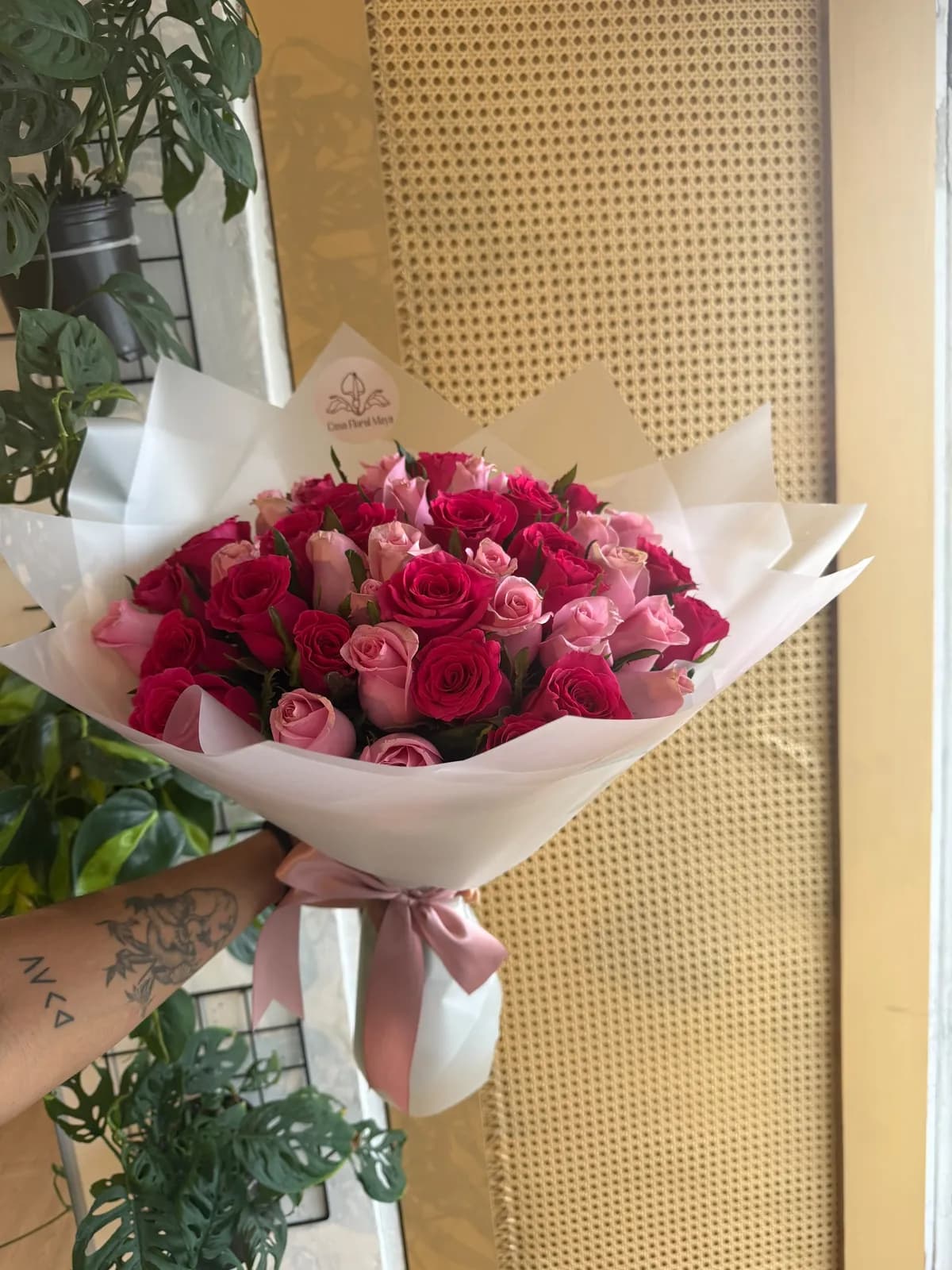 Rosas fucsia y rosa, diseño de Isay Fernández