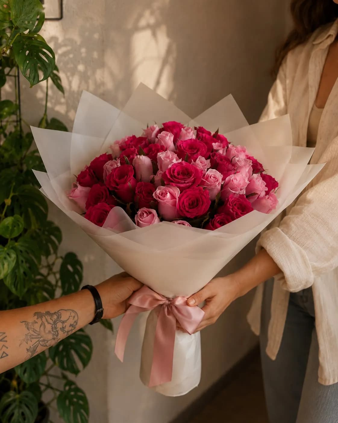 Rosas rojas y rosas, diseño de Isay Fernández
