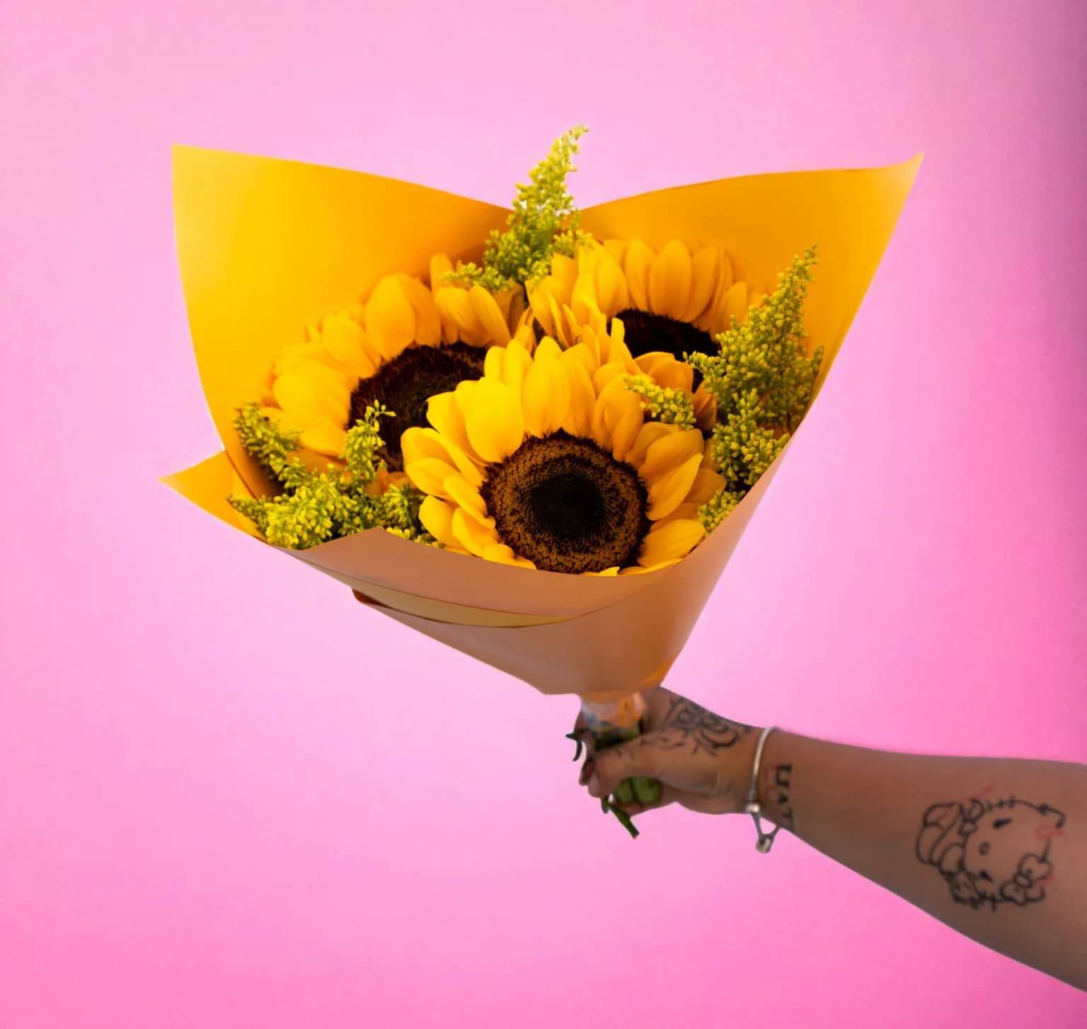 Bouquet de 3 Girasoles con Follaje – Luz Natural