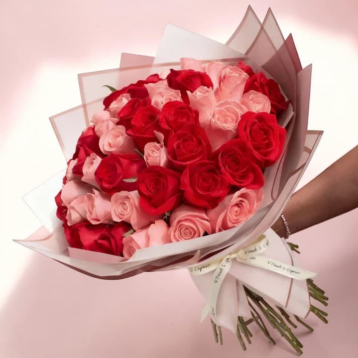 Ramo de 50 Rosas Rosas y Rojas en Guadalajara
